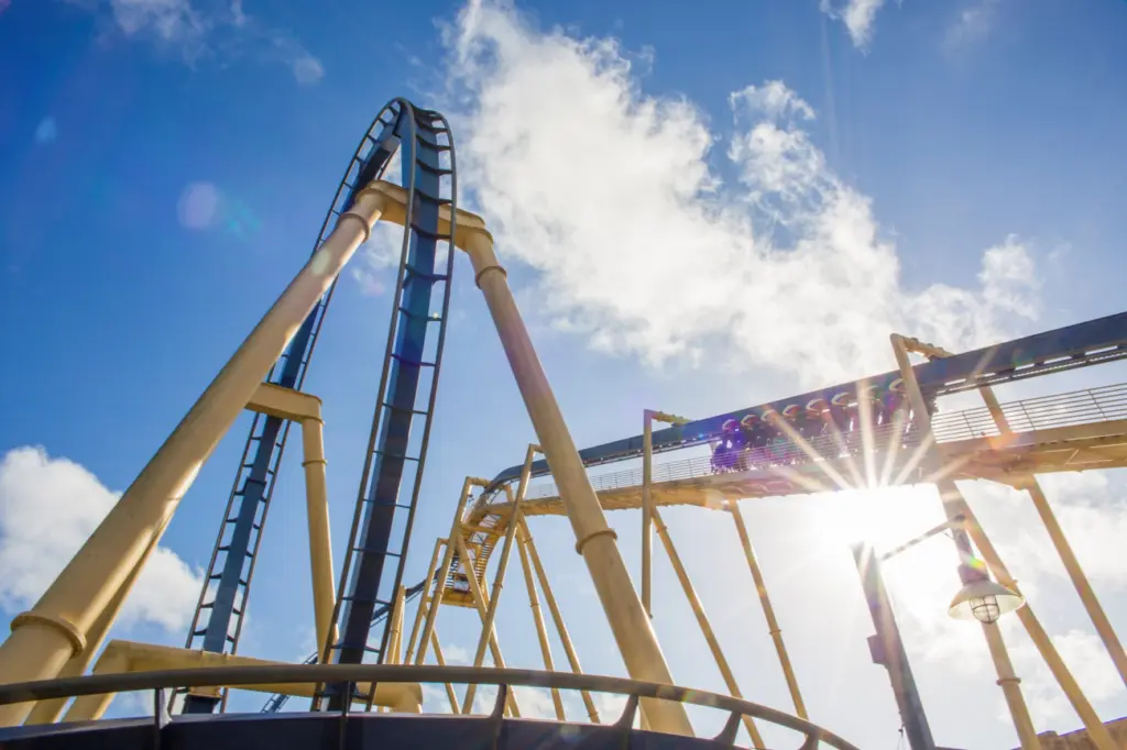 Trilho da montanha-russa Montu no Busch Gardens Tampa Bay
