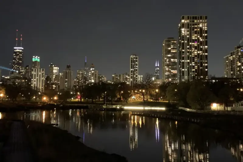 Paisagem do Lincoln Park à noite em Chicago