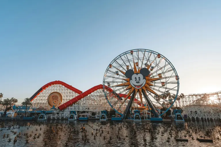 Os 2 parques da Disney na Califórnia