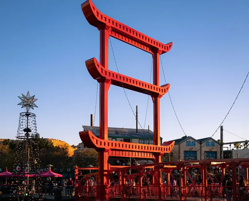 San Fransokyo Square no Disney California Adventure Park 