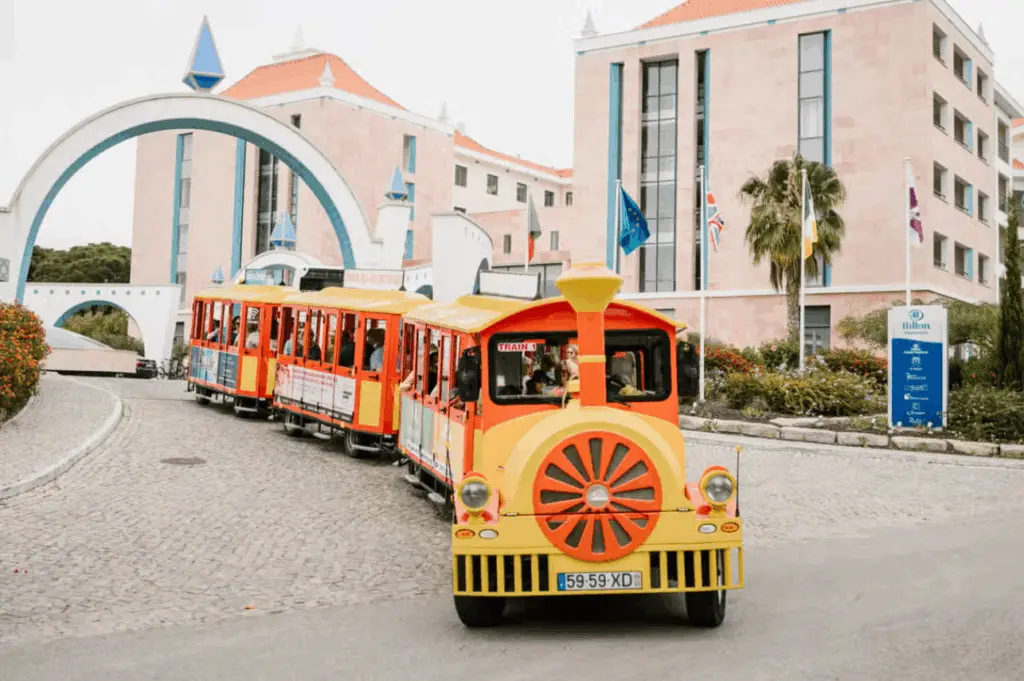 Passeio no trem turístico de Vilamour