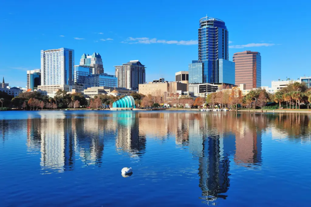 Paisagem do Lake Eola Park em Orlando no inverno Paisagem do Lake Eola Park em Orlando no inverno