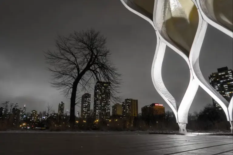 Paisagem do passeio no Lincoln Park à noite em Chicago