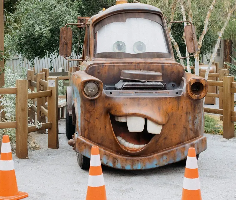 Personagem do filme Carros no Disney California Adventure Park 