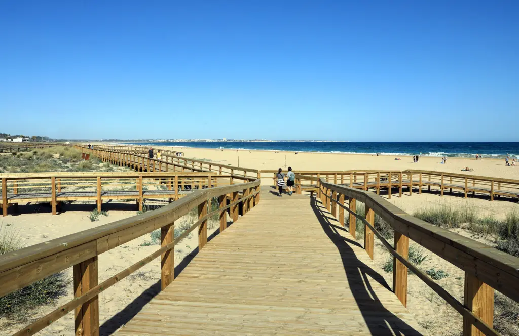 Passadiço que liga a Marina de Lagos à Meia Praia