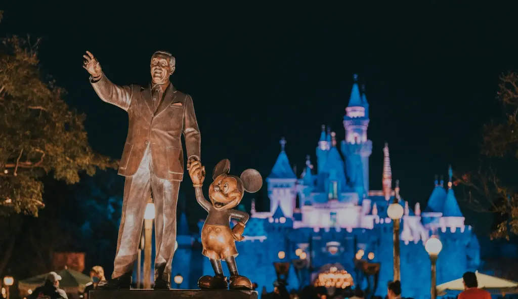 Walt Disney e o Mickey na Disneyland California