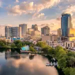 Paisagem do entardecer na cidade de Orlando