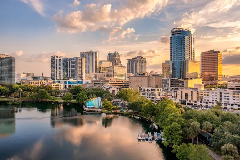 Paisagem do entardecer na cidade de Orlando