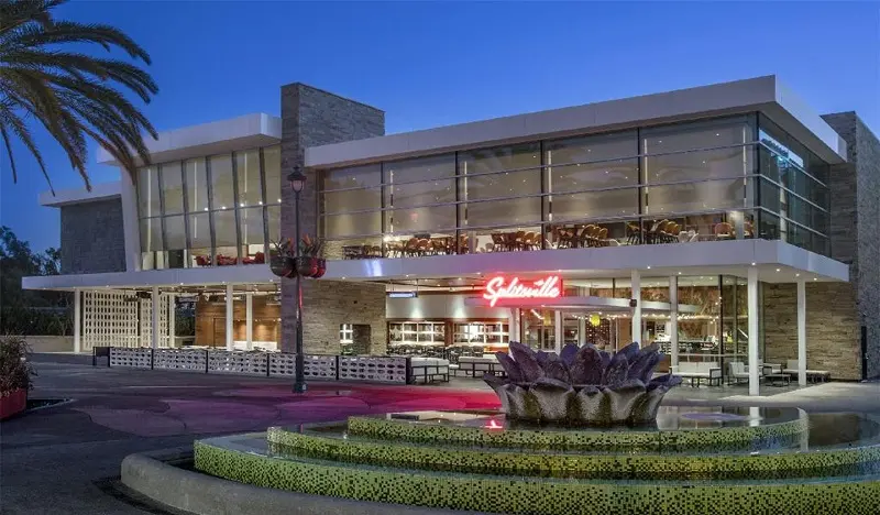 Splitsville Luxury Lanes no Downtown Disney District