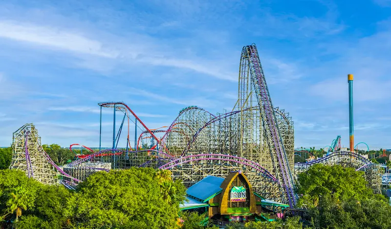 Montanha-russa Iron Gwazi no Busch Gardens Montanha-russa Iron Gwazi no Busch Gardens