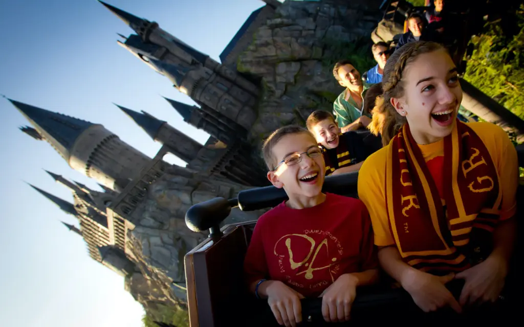 Diversão na montanha-russa do Harry Potter no Islands of Adventure em Orlando Diversão na montanha-russa do Harry Potter no Islands of Adventure em Orlando