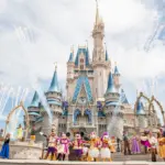 Apresentação em frente ao Castelo da Cinderela no Magic Kingdom da Disney Orlando Apresentação em frente ao Castelo da Cinderela no Magic Kingdom da Disney Orlando