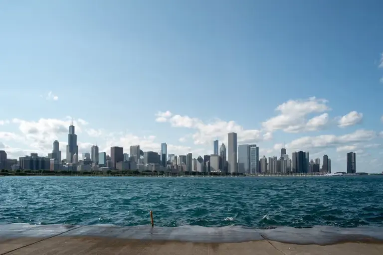 Vista do Adler Planetarium Pier em Chicago