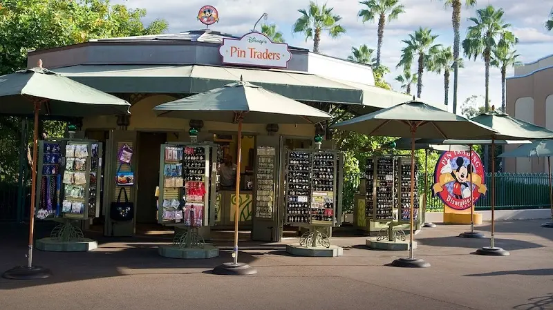 Disney's Pin Traders no Downtown Disney District Disney's Pin Traders no Downtown Disney District