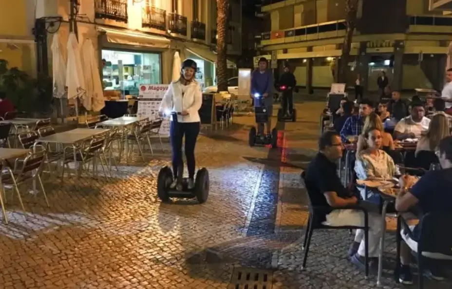 Tour noturno de segway por Faro