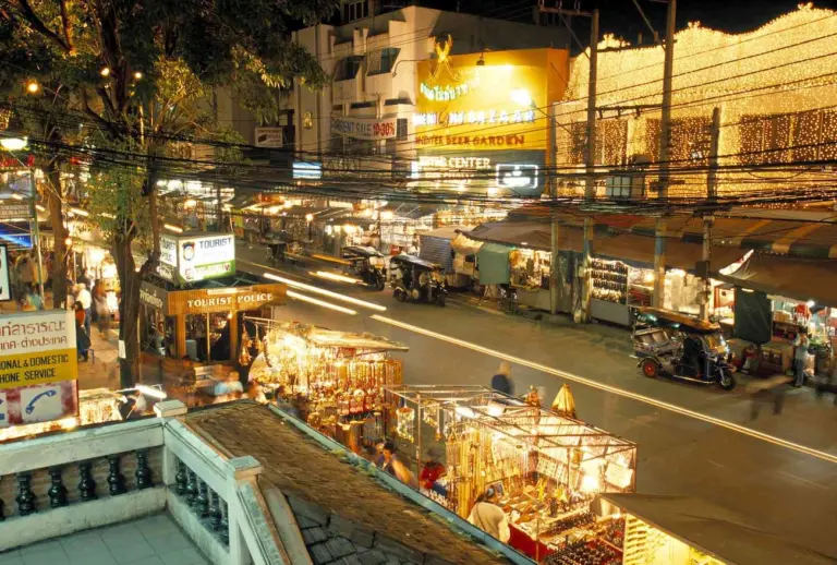 Mercado noturno Night Bazaar em Chiang Mai