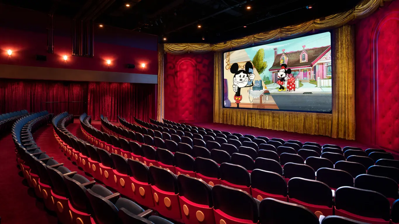 Vacation Fun – An Original Animated Short with Mickey & Minnie (Echo Lake)