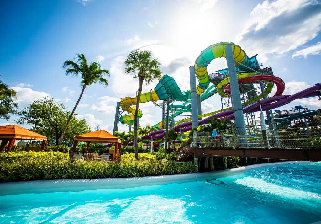Cabanas e toboáguas do Adventure Island em Tampa