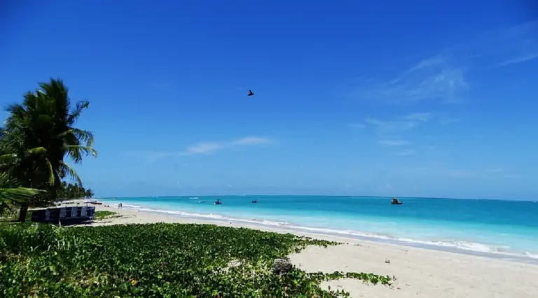 Praia de São Bento perto de Maragogi
