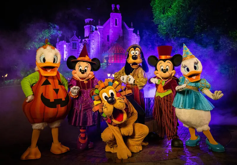 Personagens no Halloween da Disney Orlando
