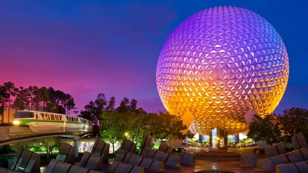 Spaceship Earth à noite no Epcot Disney Orlando