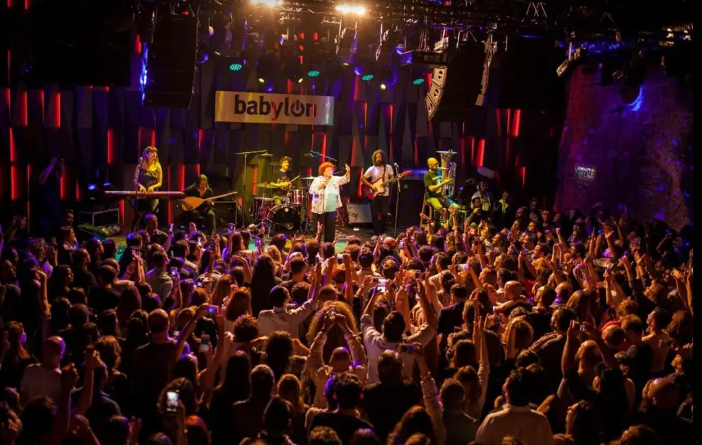 Balada Babylon em Istambul