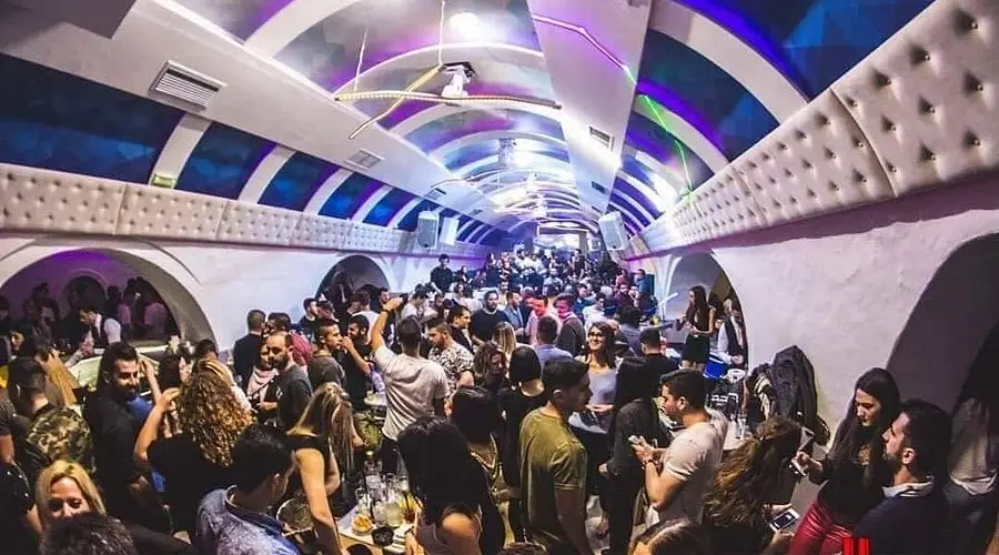 Enigma Club em Santorini