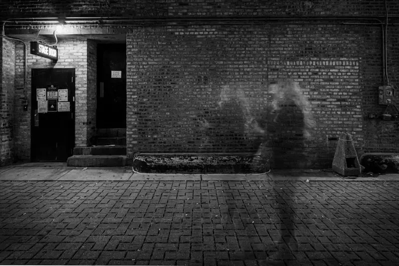 Visitantes na excursão panorâmica dos fantasmas em Chicago