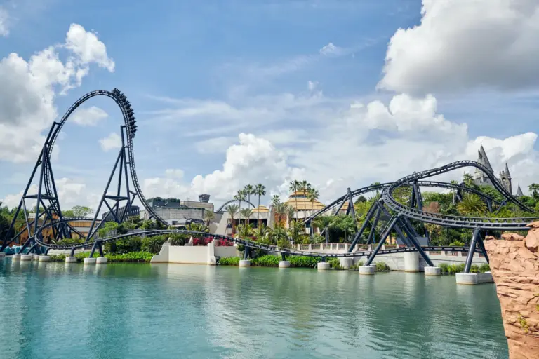 Vista da Jurassic World VelociCoaster no Islands of Adventure em Orlando