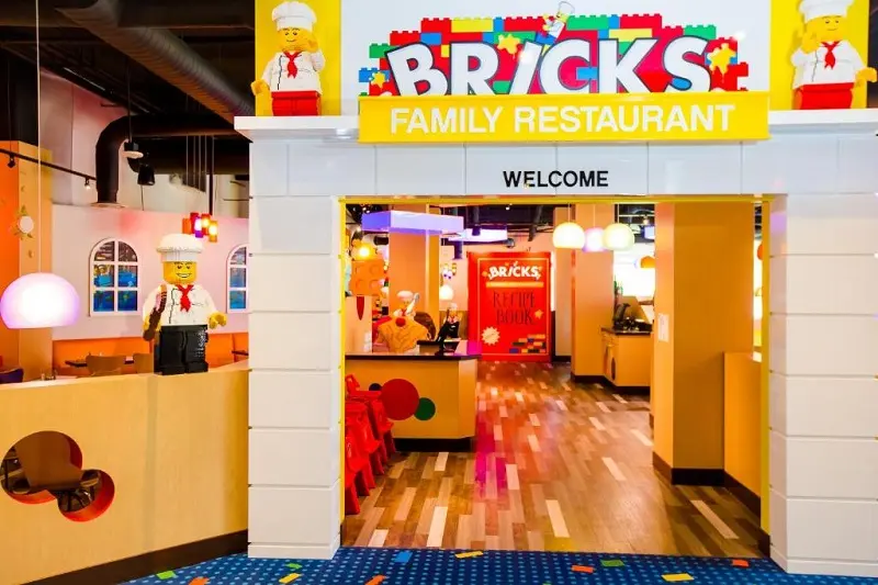 Bricks Family Restaurant no Legoland California Resort Bricks Family Restaurant no Legoland California Resort