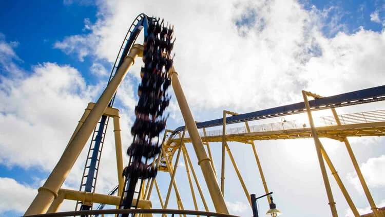 Montanha-russa Montu no Busch Gardens Montanha-russa Montu no Busch Gardens