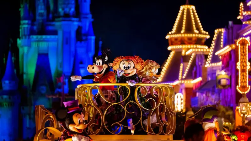 Personagens no desfile de Halloween na Disney Orlando