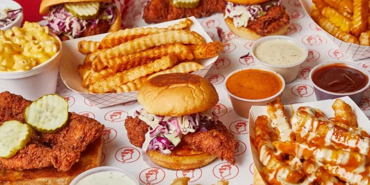 Prato no Lucky’s Hot Chicken em Dallas