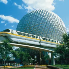 Spaceship Earth e monorail no Epcot da Disney Orlando