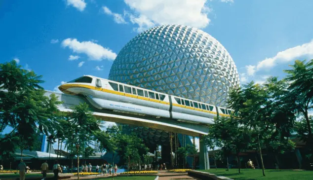 Spaceship Earth e monorail no Epcot da Disney Orlando