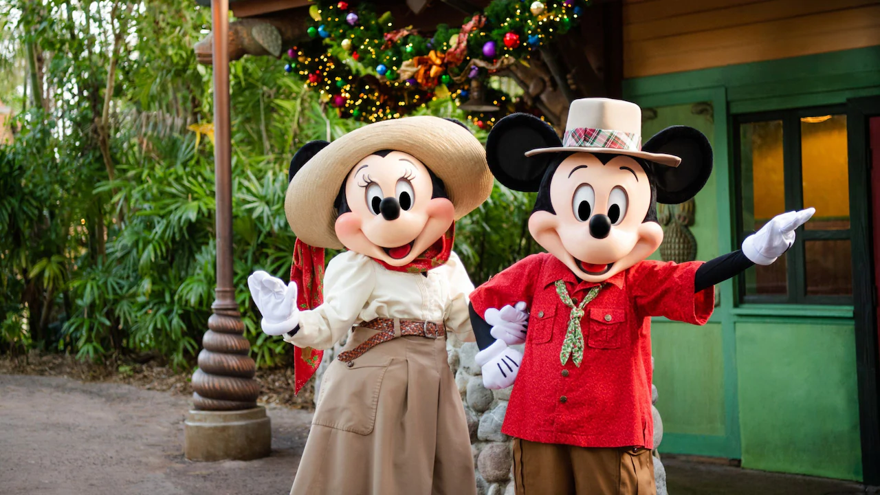 Mickey e Minnie durante o Natal no Disney Animal Kingdom