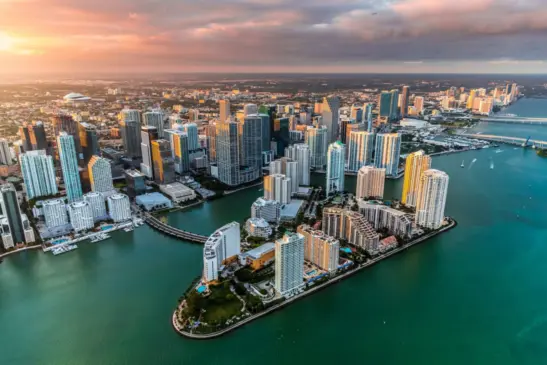 Paisagem do skyline de Miami ao entardecer