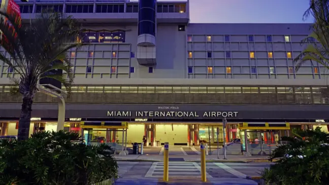 Fachada do Aeroporto Internacional de Miami