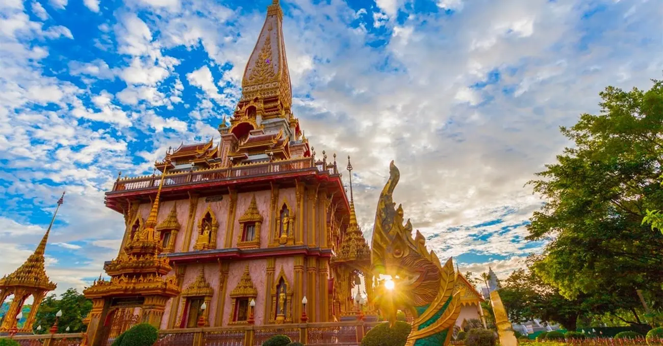 Templo Wat Chalong em Phuket Templo Wat Chalong em Phuket