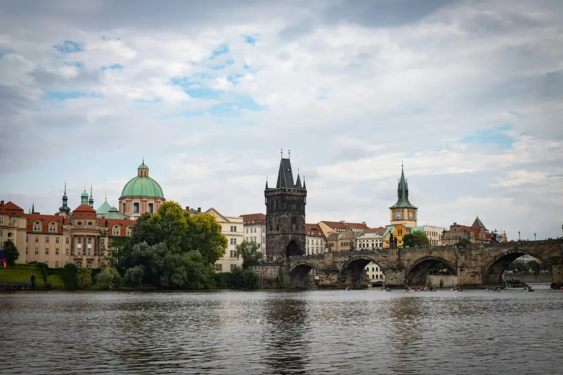 Movimentação em Praga no mês de abril Movimentação em Praga no mês de abril