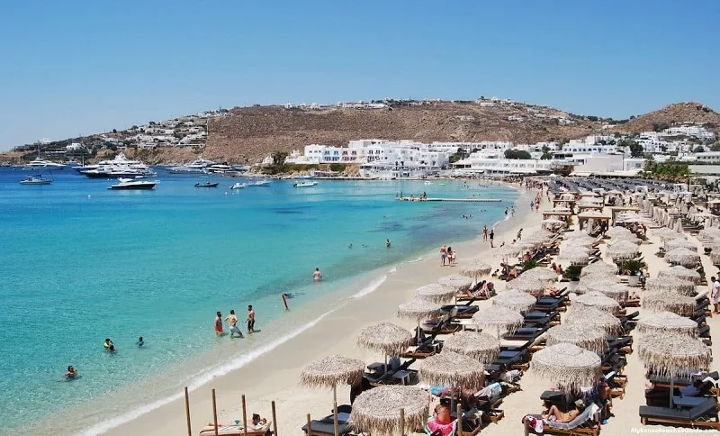 Praia Platis Gialos na Grécia