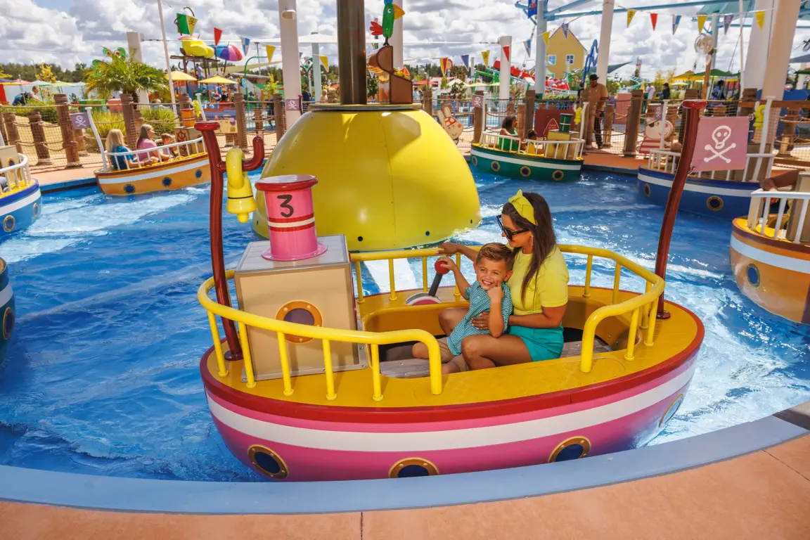 Grandad Dog's Pirate Boat Ride no parque da Peppa Pig Grandad Dog's Pirate Boat Ride no parque da Peppa Pig