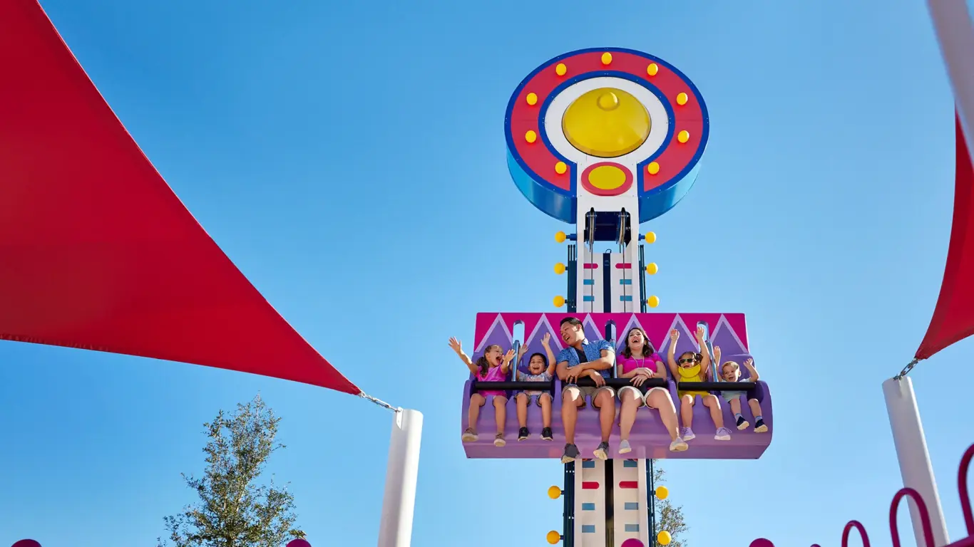Mr. Bull's High Striker no parque da Peppa Pig em Orlando Mr. Bull's High Striker no parque da Peppa Pig em Orlando