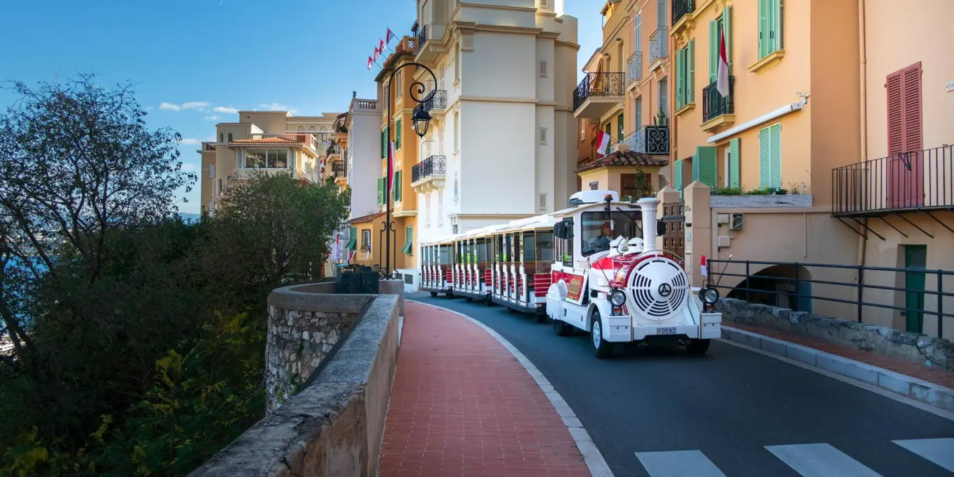 Mini-trenzinho turístico em Mônaco