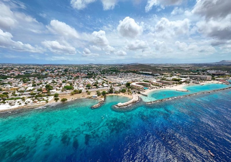 Praia Mambo em Curaçao
