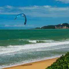 Kitesurf na praia em Natal