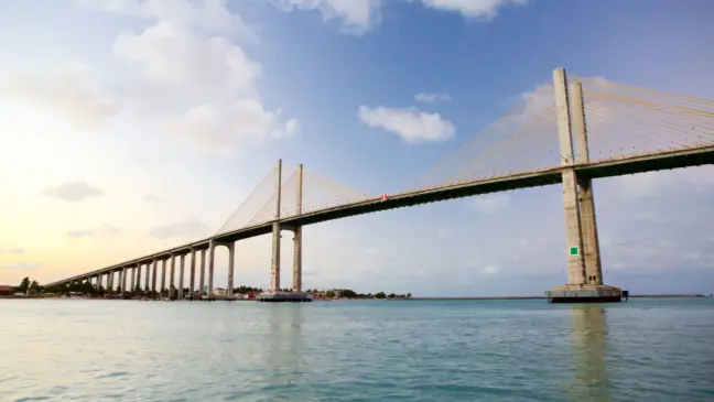 Ponte Newton Navarro durante o dia em Natal