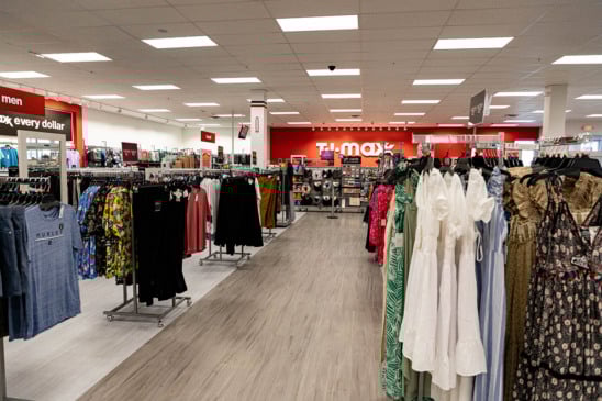 Roupas na loja T.J. Maxx em Orlando
