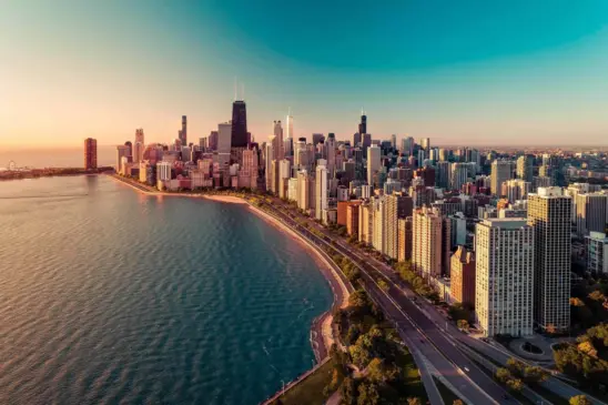 Vista aérea do entardecer na cidade de Chicago