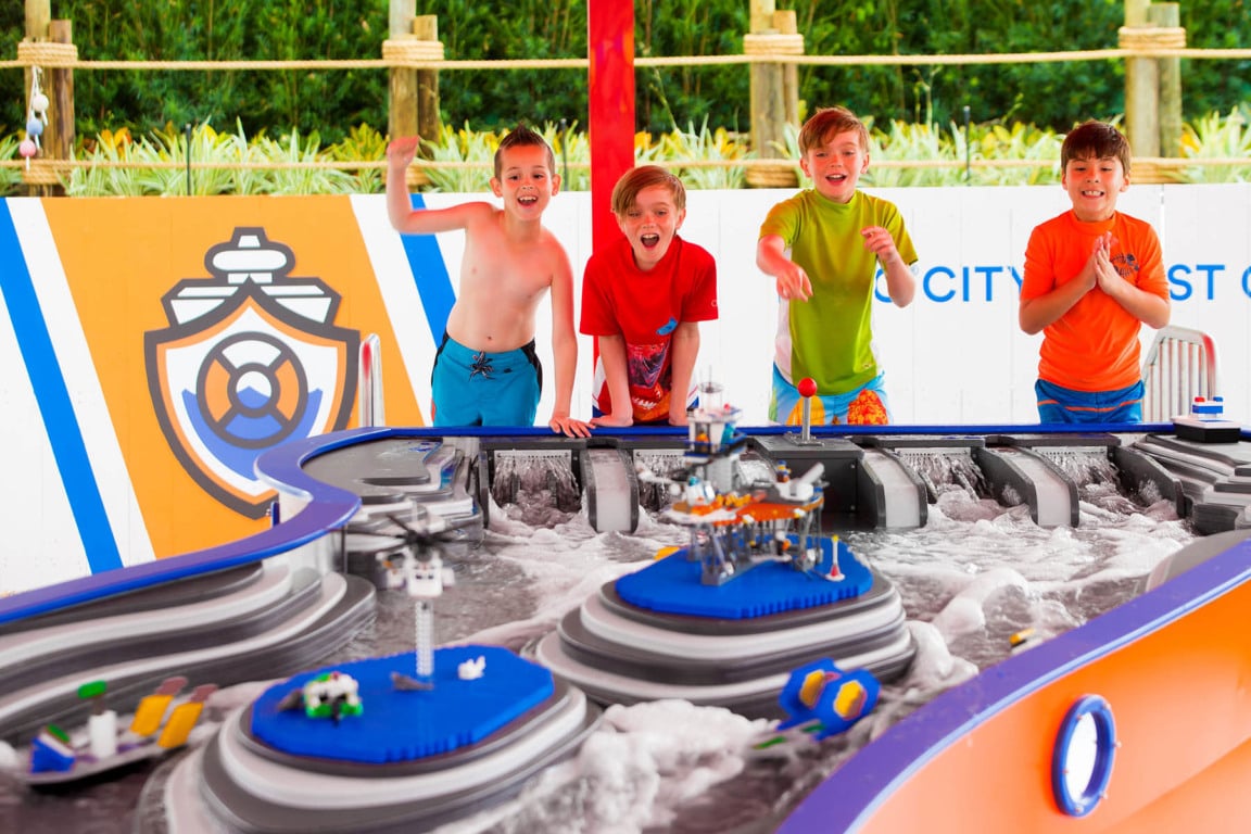 Build-A-Boat no Legoland Water Park Florida
